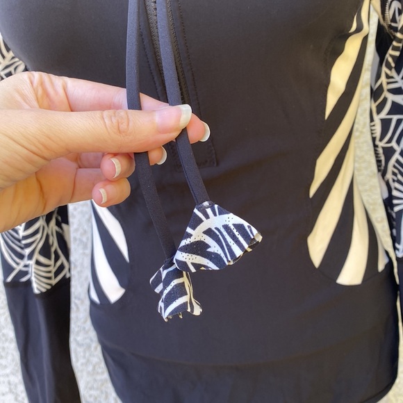 Lululemon Athletics Shanti Surf Rashguard Stripes Leaves Swim Suit Shirt Top - Picture 5 of 13